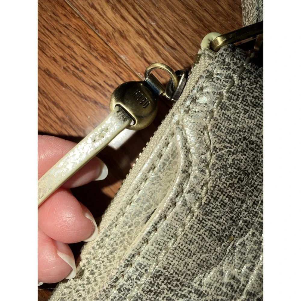 HOBO International Crossbody/shoulder Bag Leather Metallic Gold Purse